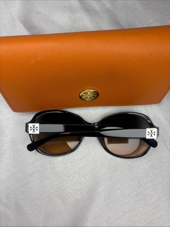 Tory Burch Black Sunglasses with Brown Gradient Lenses and Orange Logo Case